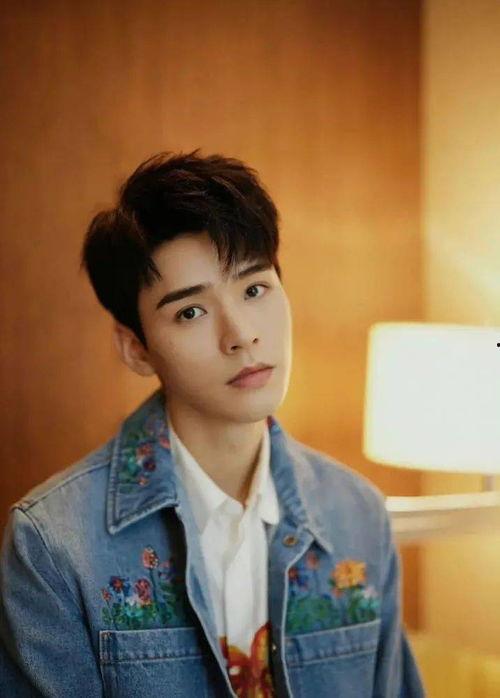 龚俊化妆师爆料了吗视频,揭秘明星化妆幕后故事